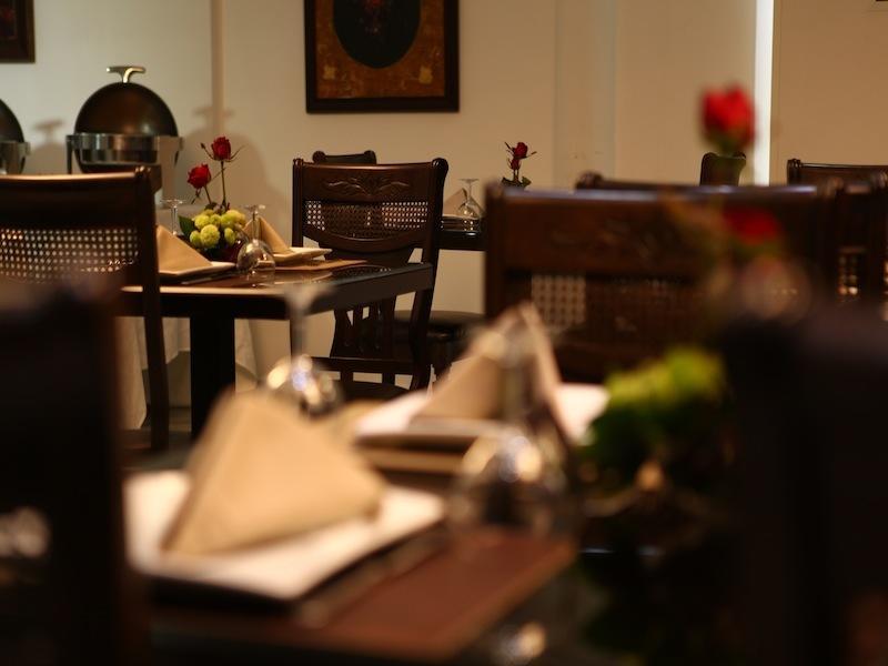 Queens Land Hotel Джуния Экстерьер фото